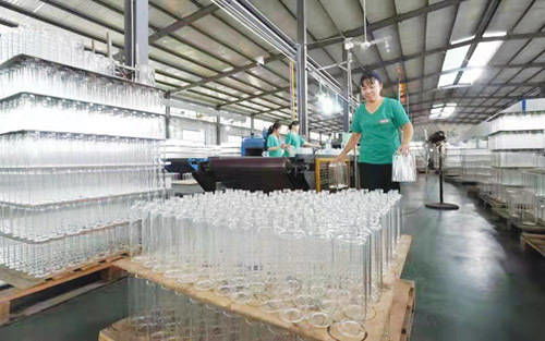 玻璃器皿行业出口劲增65.95% 日用玻璃制品的全球机遇与本地化挑战